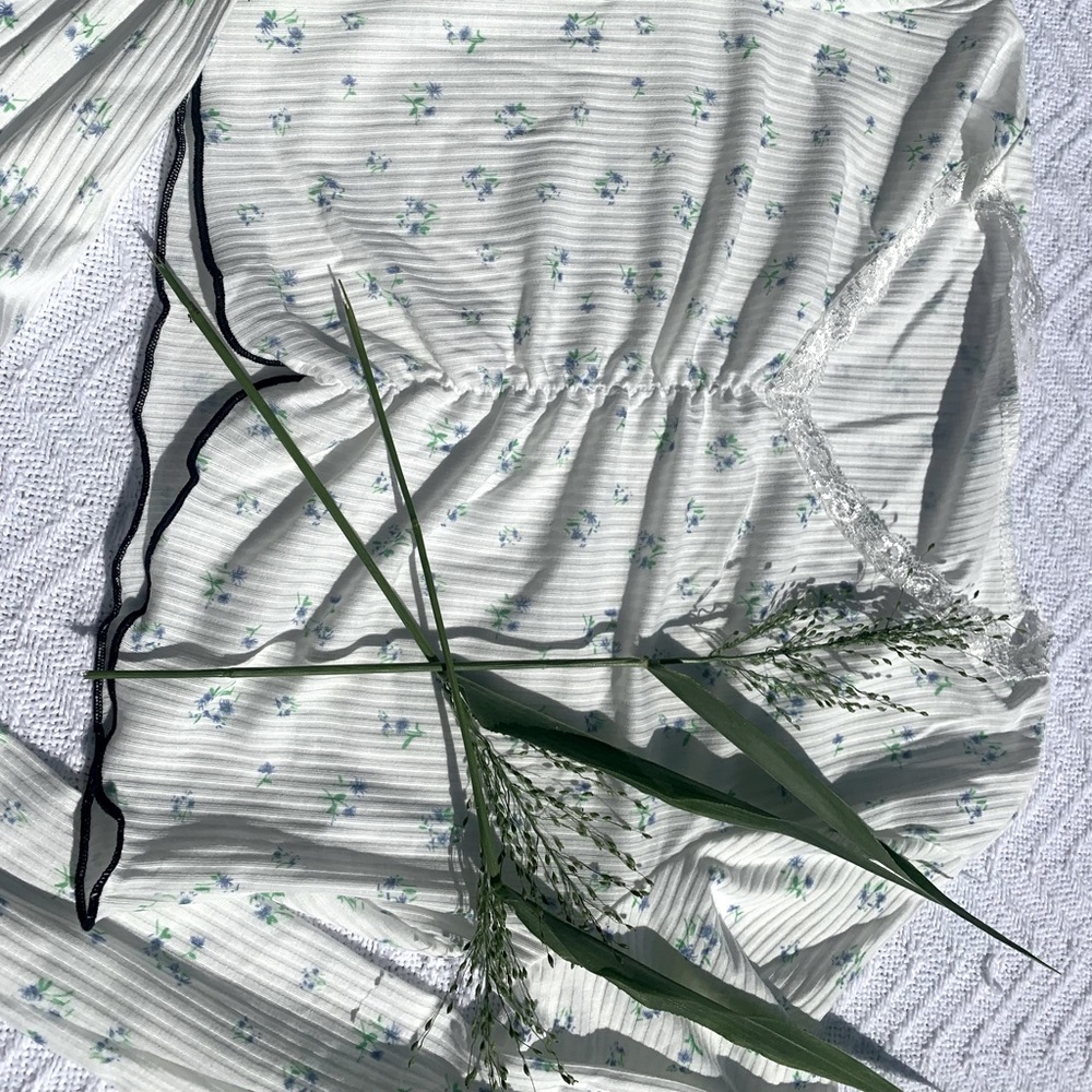 NEW!! Long sleeve lace crop top